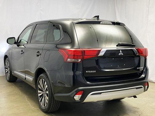 2019 Mitsubishi Outlander SE