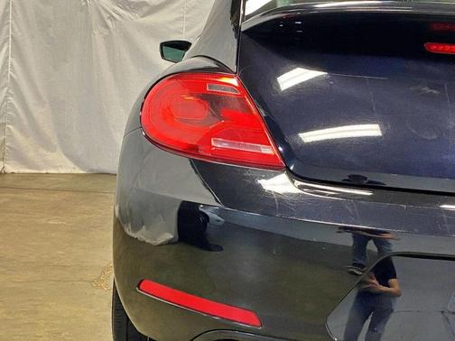 Deep Black Pearl Metallic 2013 Volkswagen Beetle 2.0T Turbo