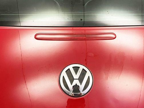 2010 Volkswagen New Beetle 2dr Automatic PZEV
