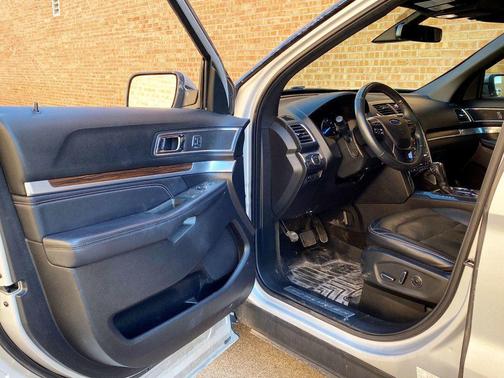 White Platinum Metallic Tri-Coat 2018 Ford Explorer Limited