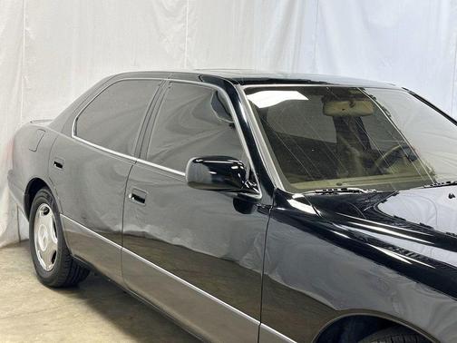 Black Onyx 1999 Lexus LS 400 Base