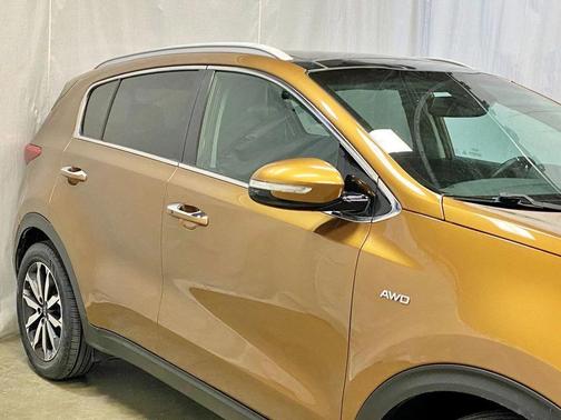 Burnished Copper 2017 Kia Sportage EX