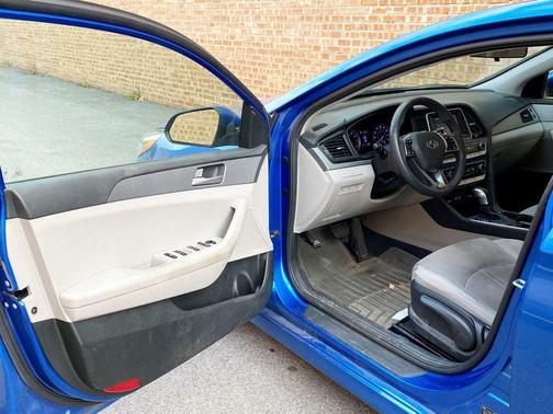 2018 Hyundai SONATA SE