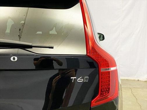 2018 Volvo XC90 T6 Momentum