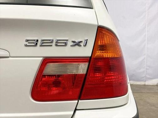 2001 BMW 325 325i Sport