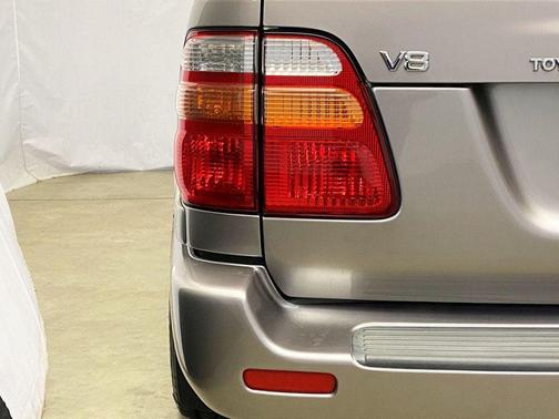 2002 Toyota Land Cruiser Base