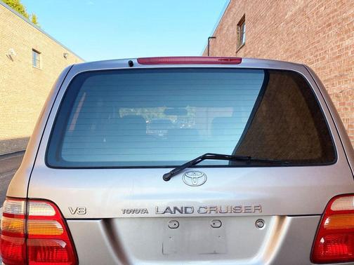 2002 Toyota Land Cruiser Base