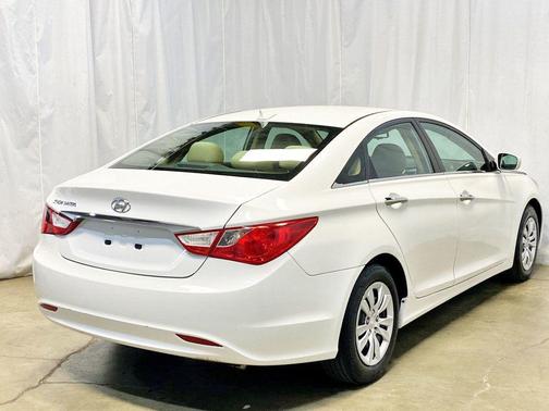 Porcelain White Pearl 2012 Hyundai SONATA GLS