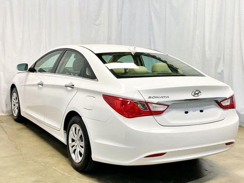 Porcelain White Pearl 2012 Hyundai SONATA GLS