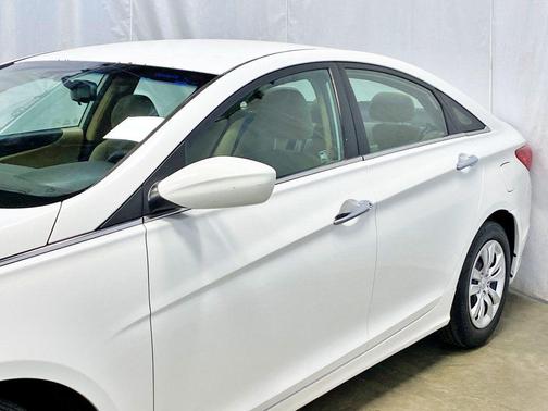 Porcelain White Pearl 2012 Hyundai SONATA GLS