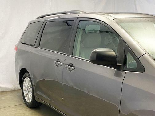 2013 Toyota Sienna XLE