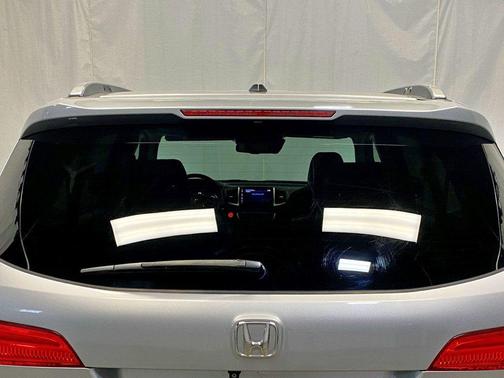 Lunar Silver Metallic 2017 Honda Pilot Elite