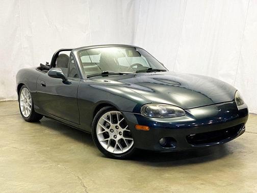 2005 Mazda MX-5 Miata 2dr Convertible Cloth 5-Speed Manual