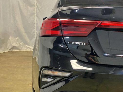 Aurora Black 2019 Kia Forte LXS IVT