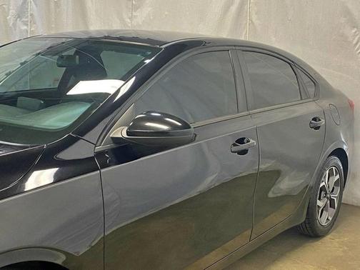 Aurora Black 2019 Kia Forte LXS IVT