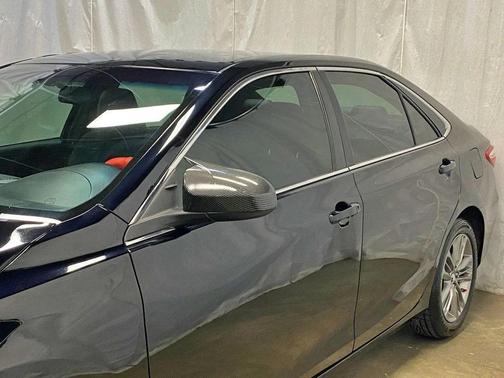 Midnight Black Metallic 2016 Toyota Camry SE
