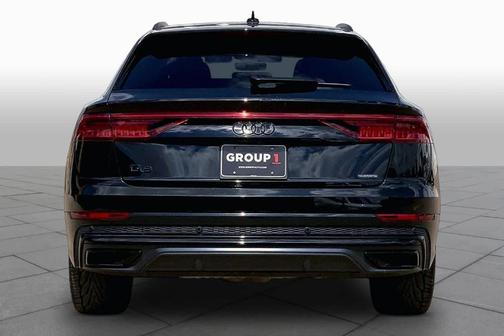 Mythos Black Metallic 2022 Audi Q8 55 Premium Plus
