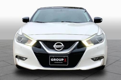 White 2017 Nissan Maxima 3.5 SL