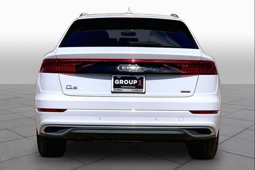 Glacier White Metallic 2023 Audi Q8 Premium