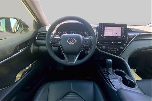 White 2022 Toyota Camry SE