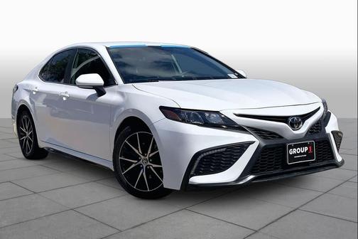 White 2022 Toyota Camry SE