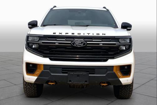 Star White Metallic Tri-Coat 2026 Ford Expedition Tremor