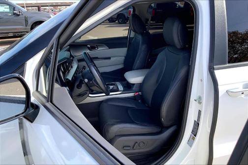 2023 Kia Carnival LX