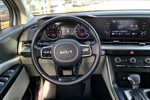 2023 Kia Carnival LX