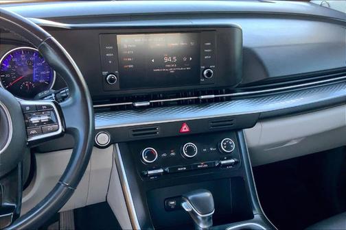 2023 Kia Carnival LX