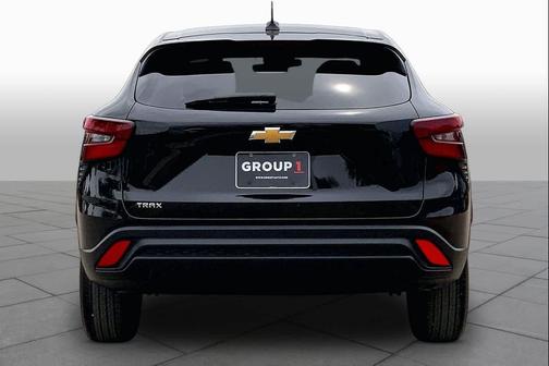 Mosaic Black Metallic 2025 Chevrolet Trax LS
