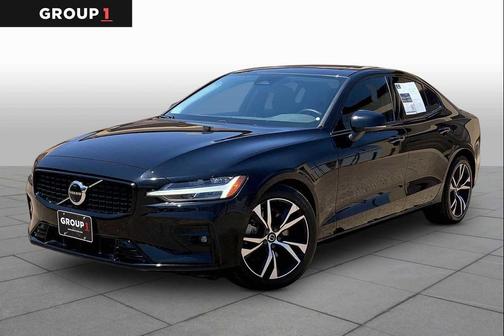 Onyx Black Metallic 2024 Volvo S60 B5 Plus Dark Theme