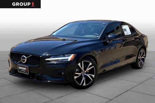 Onyx Black Metallic 2024 Volvo S60 B5 Plus Dark Theme