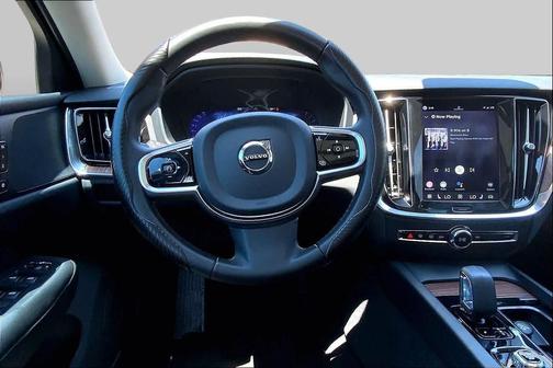 Onyx Black Metallic 2024 Volvo S60 B5 Plus Dark Theme