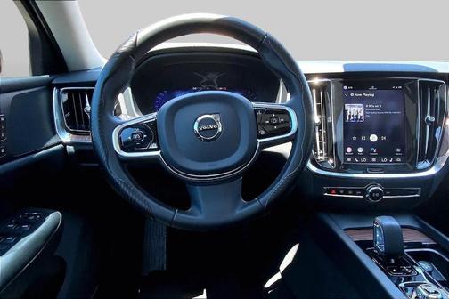 Onyx Black Metallic 2024 Volvo S60 B5 Plus Dark Theme