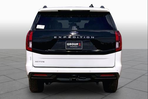 Star White Metallic Tri-Coat 2026 Ford Expedition Active