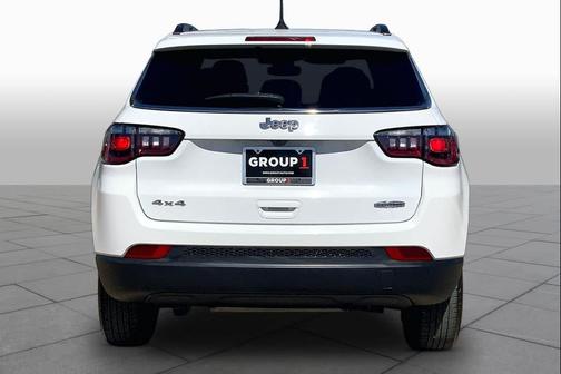 Bright White Clearcoat 2023 Jeep Compass Latitude