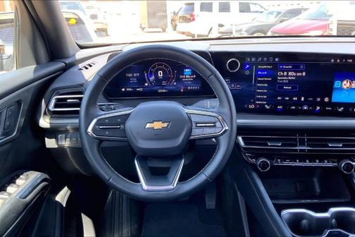 Mosaic Black Metallic 2025 Chevrolet Traverse LT