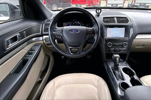 White Platinum Tri-Coat Metallic 2018 Ford Explorer XLT