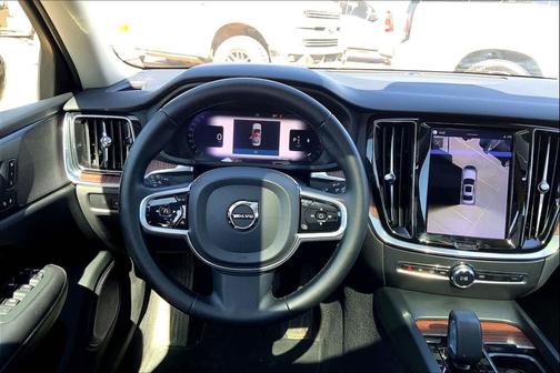 Dark 2023 Volvo S60 B5 Plus Dark Theme