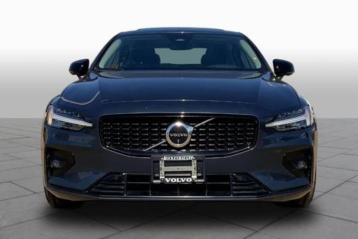 2023 Volvo S60 B5 Plus Dark Theme