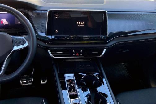 2025 Volkswagen Atlas Cross Sport 2.0T SEL Premium R-Line