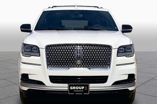 Pristine White 2023 Lincoln Navigator L Reserve