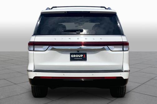 Pristine White 2023 Lincoln Navigator L Reserve