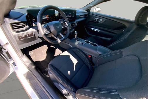 YZ/OXFORD WHITE 2026 Ford Mustang EcoBoost