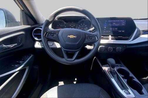 Mosaic Black Metallic 2025 Chevrolet Trax LS