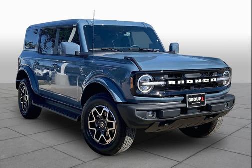 Azure Gray Metallic Tri-Coat 2025 Ford Bronco Outer Banks