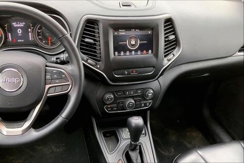 Diamond Black Crystal Pearlcoat 2019 Jeep Cherokee Latitude Plus