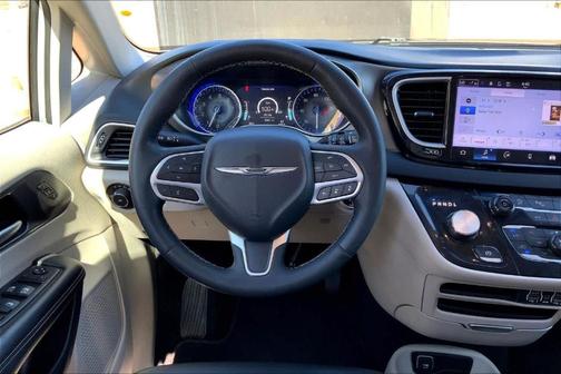 2024 Chrysler Pacifica Touring-L