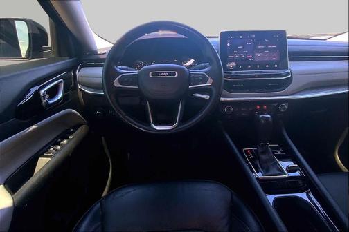 Diamond Black Crystal Pearlcoat 2022 Jeep Compass Limited