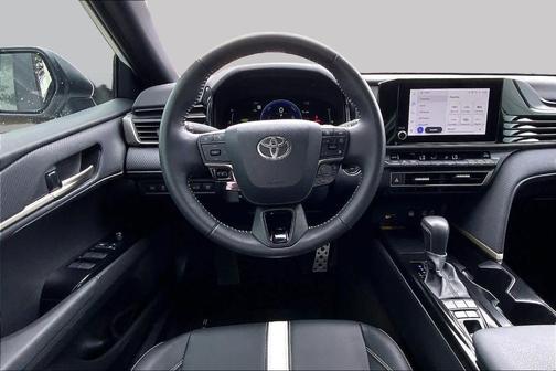 Ice 2025 Toyota Camry SE
